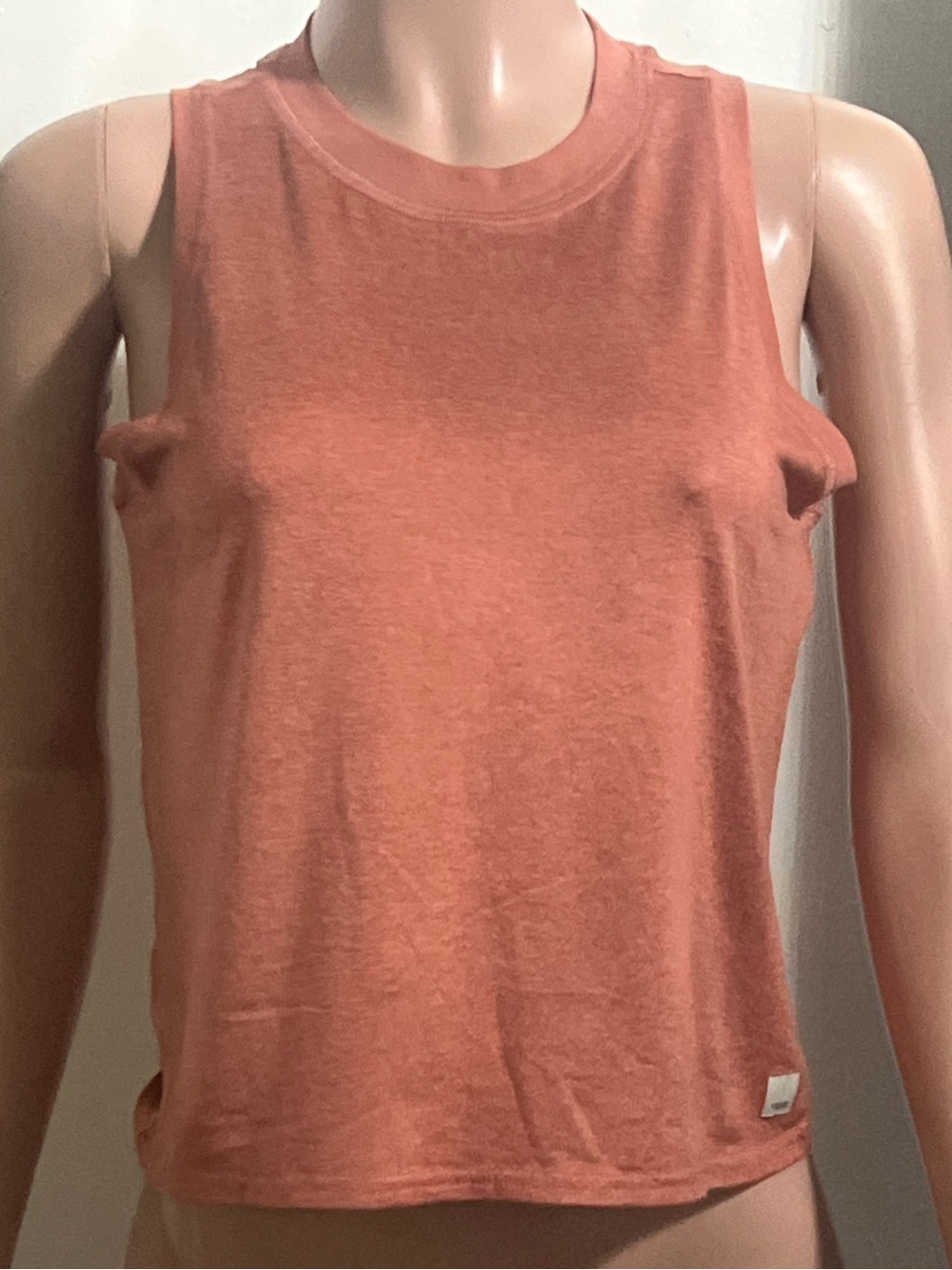 VUORI Women's Rust Muscle Tee - Sleeveless Crop Tank - Picture 3 of 7